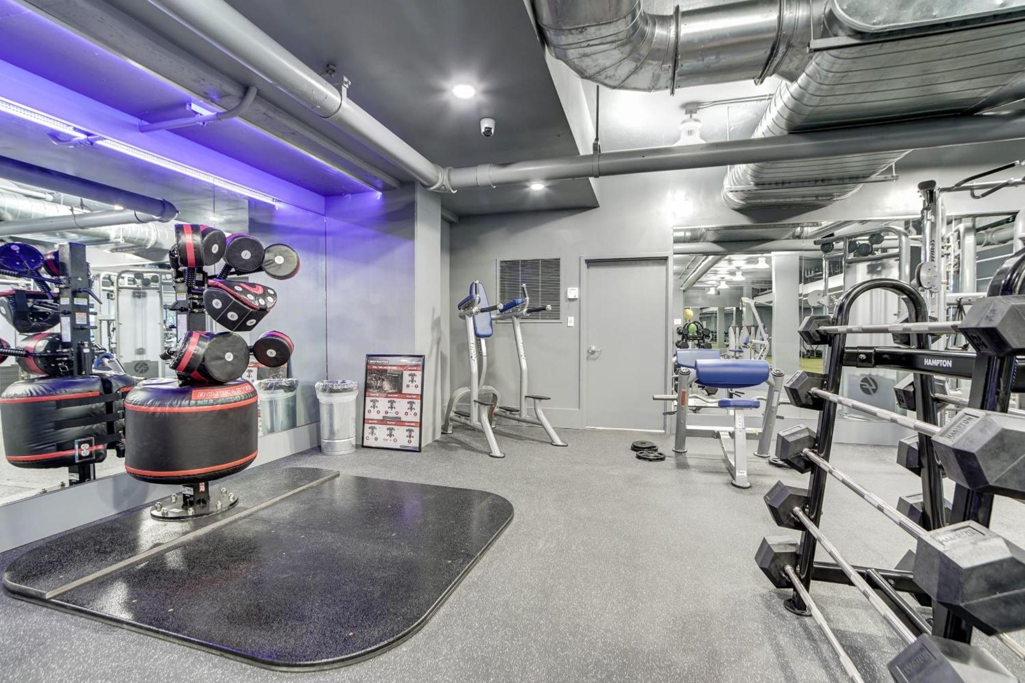 Spacious 2 Bedrooms Apt @Crystal City With Gym Άρλινγκτον Εξωτερικό φωτογραφία